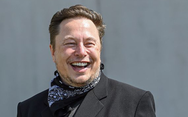 Lý thuyết kẻ ngốc hơn lý giải việc có 1 cơ số người xa lạ đang âm thầm giúp Elon Musk giàu nhanh chóng mặt, vượt từ Bill Gates tới Warren Buffett - Ảnh 1.