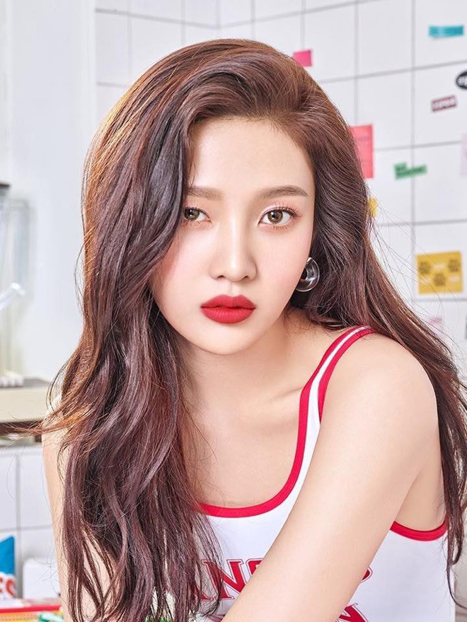 Joy (Red Velvet) khoe hộp son khủng vừa được Dior tặng, nhưng netizen lại chỉ săm soi mẫu ốp iPhone xịn xò với giá cao ngất ngưởng - Ảnh 1.