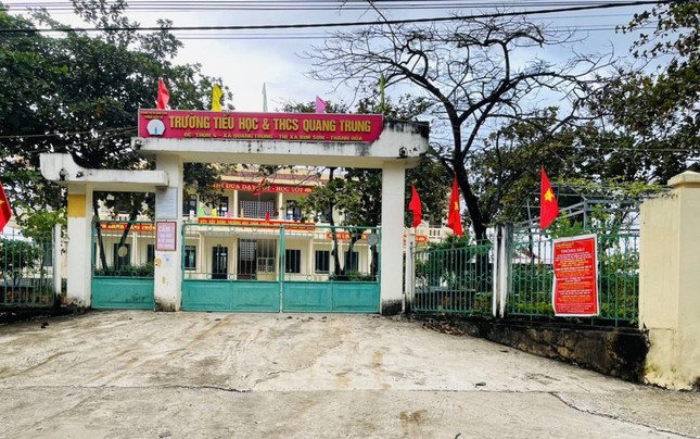 Thanh Hóa: Gần 100 F0 từ ổ dịch thị xã Bỉm Sơn, 15.000 học sinh ngừng đến trường - Ảnh 1.