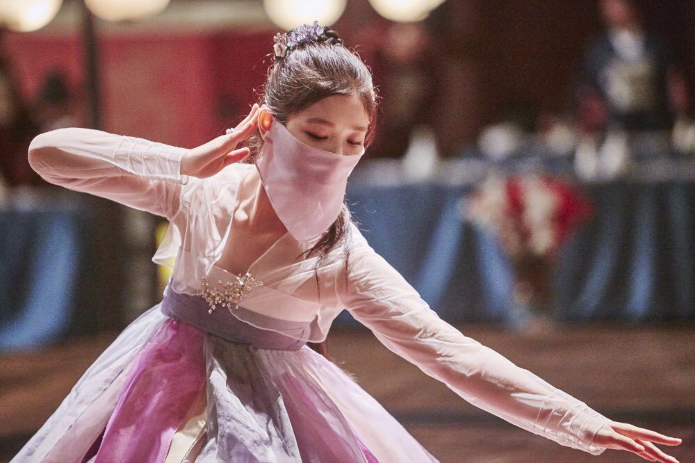 4 phim cổ trang Hàn có trang phục đẹp điên đảo: Chết mê tiên tử Kim Yoo Jung, anh hậu Shin Hye Sun cũng chẳng vừa - Ảnh 3. 4 phim cổ trang Hàn có trang phục đẹp điên đảo: Chết mê tiên tử Kim Yoo Jung, anh hậu Shin Hye Sun cũng chẳng vừa - Ảnh 3.