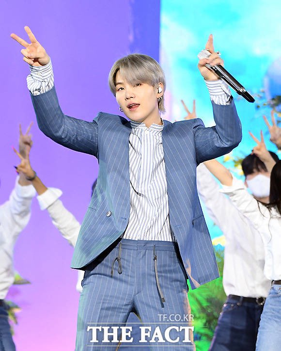 BTS mang đến 3 màn biểu diễn ấn tượng tại TMA 2021, nhưng đến sân khấu live encore thì tụt mood thật đấy! - Ảnh 15.