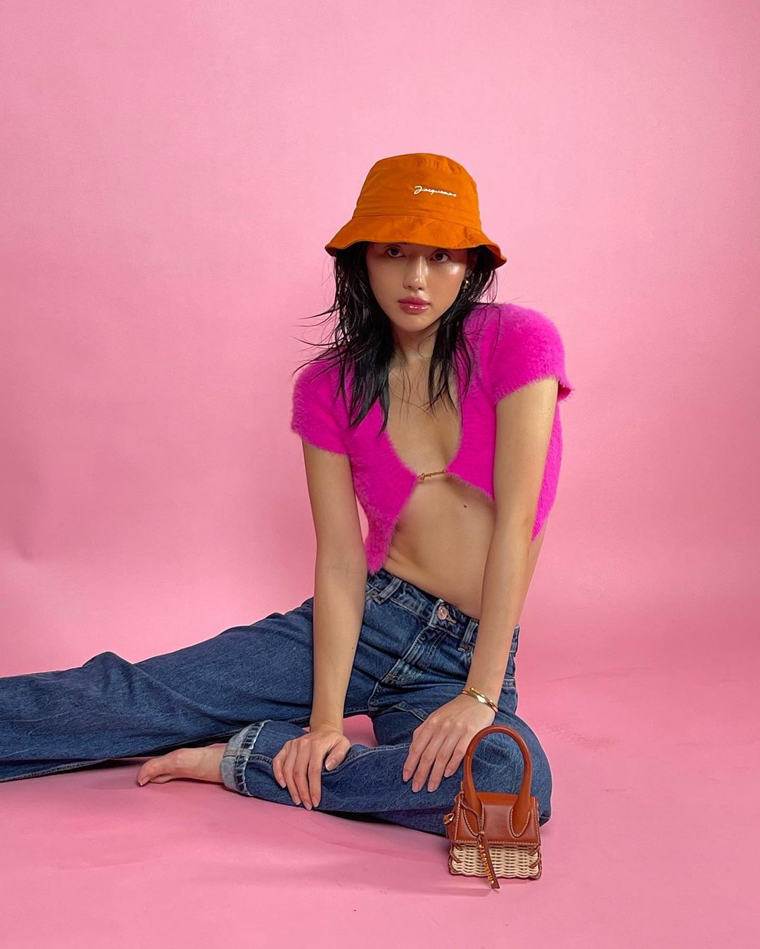 Mẫu áo cardigan nửa kín nửa hở hot nhất năm nay được Jennie, Tóc Tiên, Khánh Linh sủng ái: Các shop bắt đầu bán rồi, giá có vài trăm so với áo gốc 9 củ múc lẹ kẻo hết như chơi - Ảnh 5.