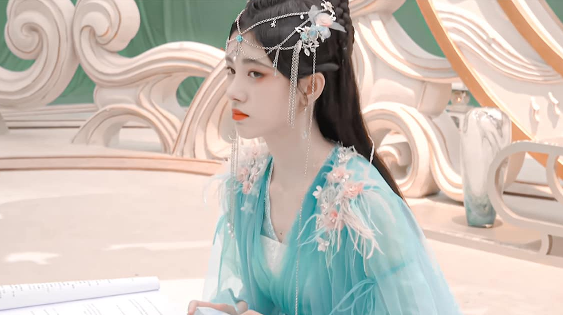 Cúc Tịnh Y quyết ăn thua đủ cực gắt với công ty: Cắn răng lăng xê sao mới với 1 điều kiện, ai dè quyền lực tăng vượt bậc? - Ảnh 4. Cúc Tịnh Y quyết ăn thua đủ cực gắt với công ty: Cắn răng lăng xê sao mới với 1 điều kiện, ai dè quyền lực tăng vượt bậc? - Ảnh 4.