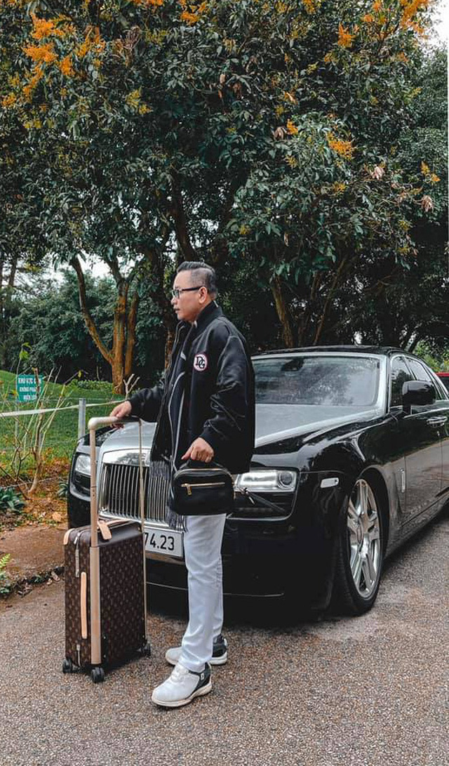 Đại gia veston tuyển t&agrave;i xế Rolls-Royce lương 14 triệu, hộ khẩu H&agrave; Nội, l&agrave;m 10 tiếng/ng&agrave;y, CĐM thốt l&ecirc;n: Qu&aacute; &aacute;p lực, c&oacute; sao b&aacute;n nh&agrave; kh&ocirc;ng đền nổi - Ảnh 4.