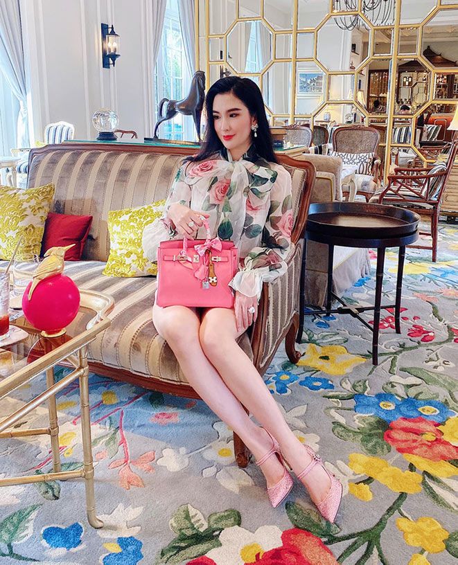 1 chiếc bàn - 2 phong cách: Các cô sao Việt đi thưởng trà lên đồ có gì khác mấy cô sao Hàn? - Ảnh 4.