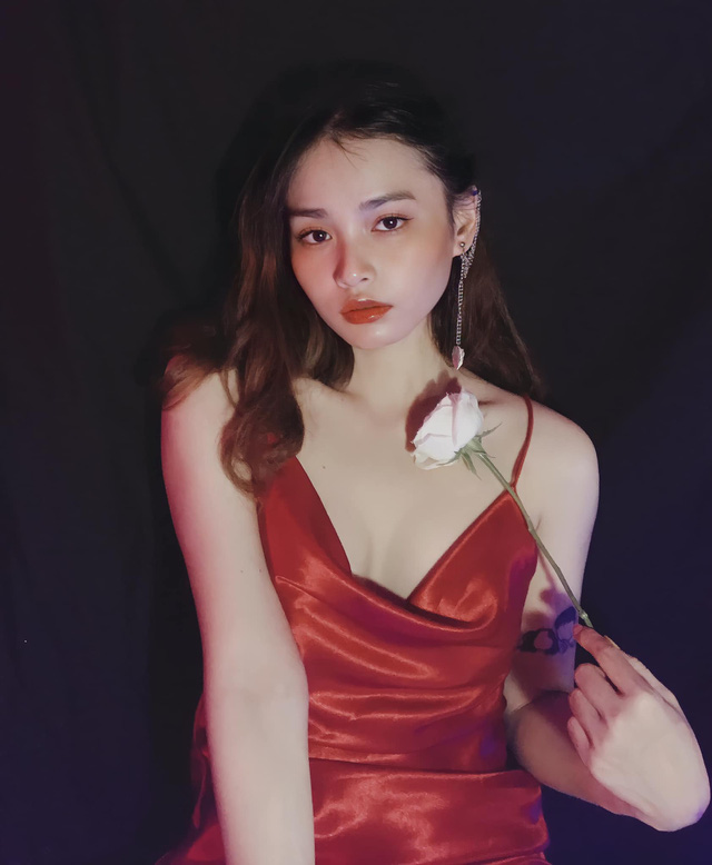 Bức xúc vì bị chỉ trích đăng ảnh “khoe thân” trên MXH, nữ streamer chính thức lên tiếng: “Mình sexy nhưng không hề buông thả” - Ảnh 4.