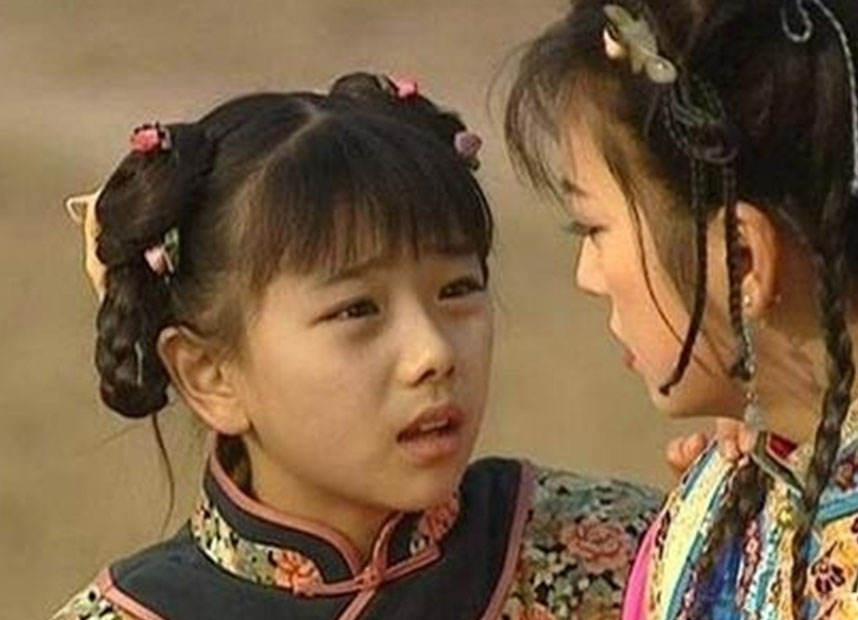 Sao nhí Hoàn Châu Cách Cách: Biến mất sau 1 đêm nổi tiếng và cú twist khiến Cbiz xôn xao vì vội vã quy y cửa phật hậu kết hôn - Ảnh 3. Sao nhí Hoàn Châu Cách Cách: Biến mất sau 1 đêm nổi tiếng và cú twist khiến Cbiz xôn xao vì vội vã quy y cửa phật hậu kết hôn - Ảnh 3.