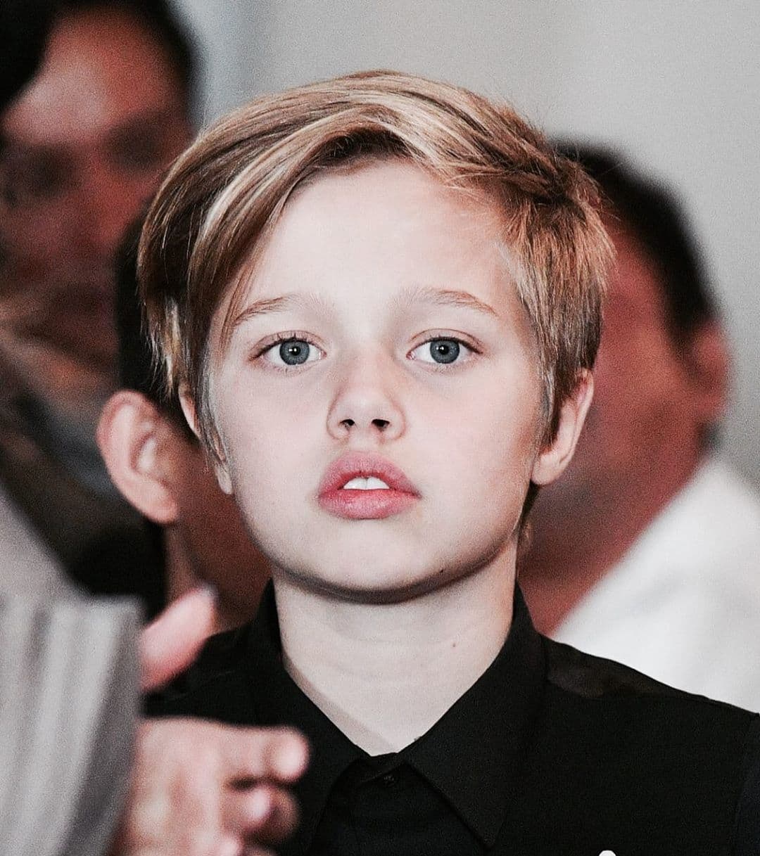 Màn lột xác wow cả thế giới của con gái Angelina Jolie: Tomboy ngậm thìa vàng thành idol của LGBT, 10 năm sau thay đổi 180 độ - Ảnh 6. Màn lột xác wow cả thế giới của con gái Angelina Jolie: Tomboy ngậm thìa vàng thành idol của LGBT, 10 năm sau thay đổi 180 độ - Ảnh 6.