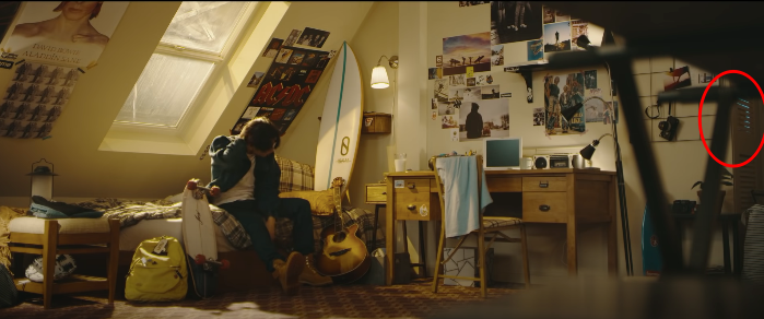 MV của BTS, Super Junior, EXO tưởng rất b&igrave;nh thường nhưng zoom kỹ mới ph&aacute;t hiện chi tiết rợn t&oacute;c g&aacute;y - Ảnh 11.