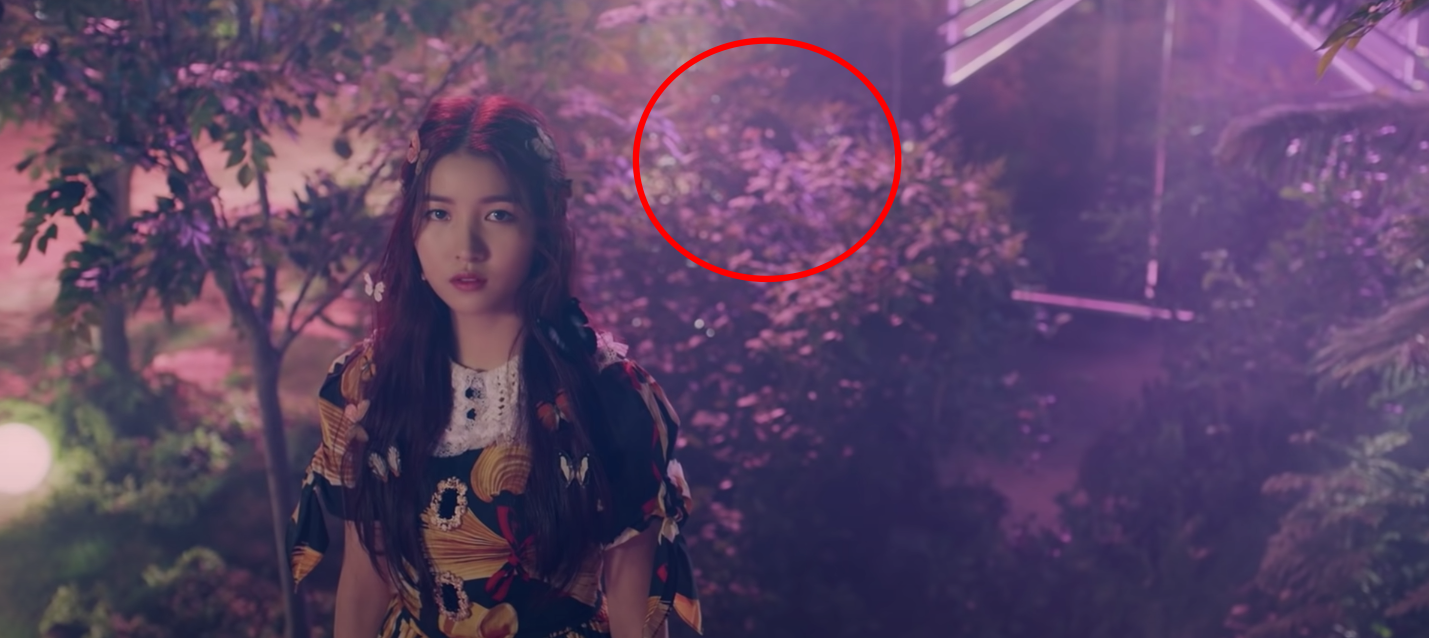 MV của BTS, Super Junior, EXO tưởng rất b&igrave;nh thường nhưng zoom kỹ mới ph&aacute;t hiện chi tiết rợn t&oacute;c g&aacute;y - Ảnh 14.