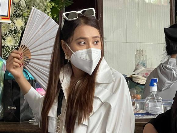 Tang lễ đạo diễn Trần Cảnh Đôn: Trịnh Kim Chi, Hồ Bích Trâm và loạt sao Việt buồn bã đến tiễn biệt người quá cố - Ảnh 5. Tang lễ đạo diễn Trần Cảnh Đôn: Trịnh Kim Chi, Hồ Bích Trâm và loạt sao Việt buồn bã đến tiễn biệt người quá cố - Ảnh 5.