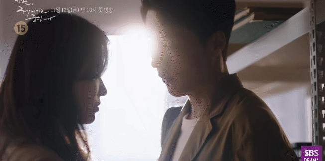 Bom tấn của Song Hye Kyo lại tung hàng nóng: Sốc với visual tuổi 40 của chị đẹp, đến dầm mưa cũng xuất sắc luôn! - Ảnh 8.