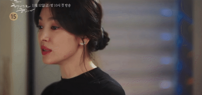 Bom tấn của Song Hye Kyo lại tung hàng nóng: Sốc với visual tuổi 40 của chị đẹp, đến dầm mưa cũng xuất sắc luôn! - Ảnh 3.