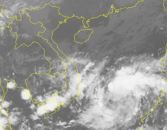 Áp thấp nhiệt đới khả năng mạnh lên thành bão, hướng vào Nam Trung Bộ - Ảnh 2.