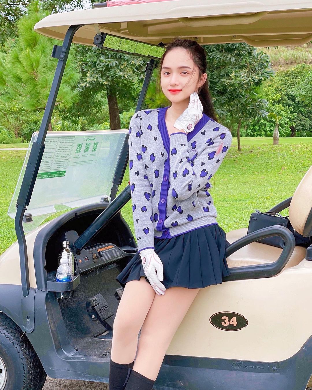 Hương Giang tích cực hoạt động MXH hậu comeback: Liên tục khoe ảnh tại sân golf, phong cách dạo này dịu dàng hẳn ra - Ảnh 3.