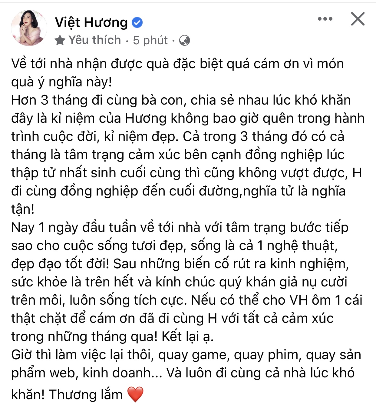 Việt Hương nhận món quà bất ngờ khi trở về nhà từ Mỹ, nói về khoảng thời gian đồng nghiệp liên tục qua đời  - Ảnh 2.