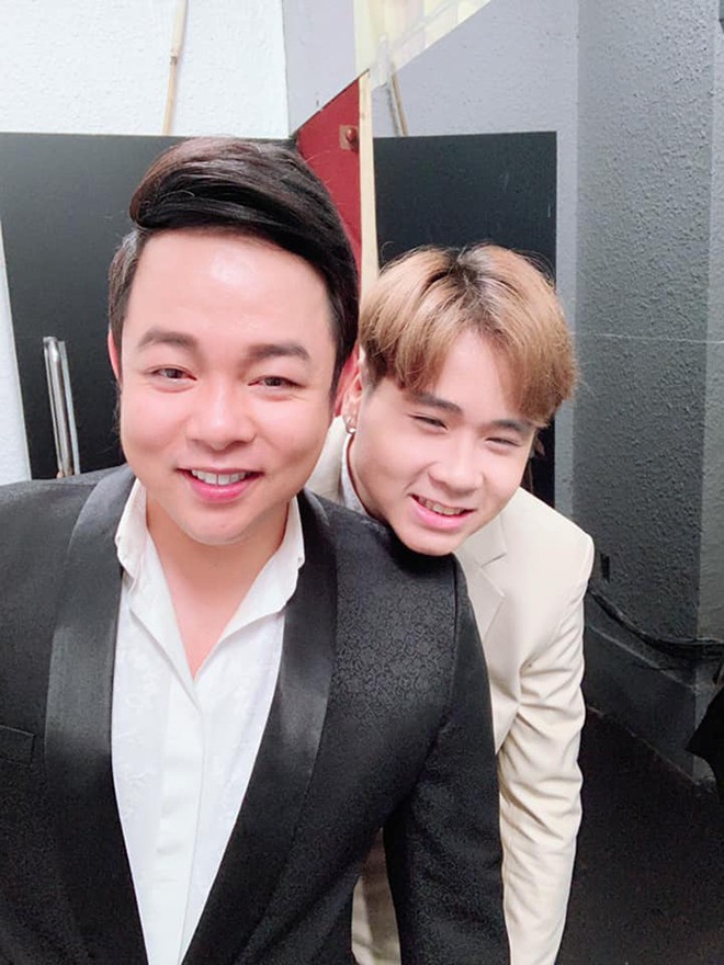Quang Lê và mối lương duyên với 4 người con nuôi, sốc nhất chuyện tiểu ni cô The Voice Kids bị ép đội tóc giả - Ảnh 12. Quang Lê và mối lương duyên với 4 người con nuôi, sốc nhất chuyện tiểu ni cô The Voice Kids bị ép đội tóc giả - Ảnh 12.