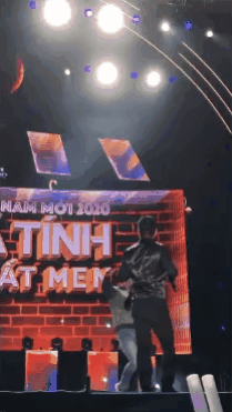Đang hát thì khán giả nhao lên: Sơn Tùng chạy vội, Bích Phương bị cướp mic trong hoang mang, riêng Diva này bình tĩnh đến đáng sợ - Ảnh 13.
