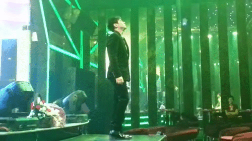 Đang hát thì khán giả nhao lên: Sơn Tùng chạy vội, Bích Phương bị cướp mic trong hoang mang, riêng Diva này bình tĩnh đến đáng sợ - Ảnh 24.