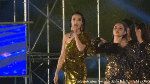 Đang hát thì khán giả nhao lên: Sơn Tùng chạy vội, Bích Phương bị cướp mic trong hoang mang, riêng Diva này bình tĩnh đến đáng sợ - Ảnh 8.