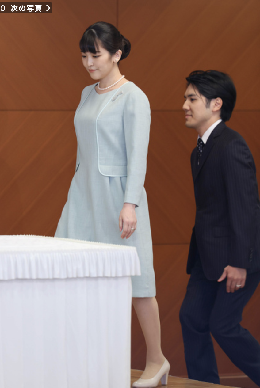 Không váy cưới chẳng tiệc mừng, Công chúa Nhật xuất hiện đầy căng thẳng cùng chồng trong ngày kết hôn trước sự soi mói của dân chúng - Ảnh 2.