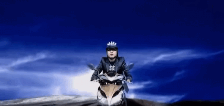 Loạt kỹ xảo MV khiến người xem bị sốc mỹ thuật: Ngoại Vbiz xứng danh &ocirc;ng tổ m&agrave;u m&egrave; nhưng đẳng cấp giả tr&acirc;n l&agrave; cảnh h&aacute;t tr&ecirc;n s&ocirc;ng chảy xiết - Ảnh 15.