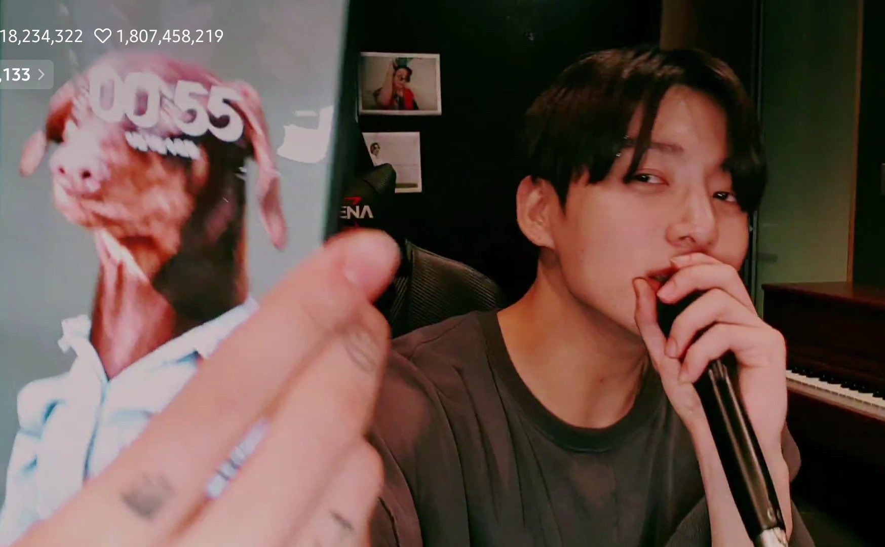 Phận con sen của Jungkook (BTS): Vừa đ&aacute;nh răng cho boss cực y&ecirc;u lại phải c&ograve;ng lưng dọn m&igrave;n - Ảnh 4.