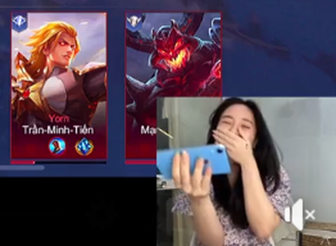 Lần đầu tiên livestream cùng bạn trai mới, cô giáo Minh Thu thử sức try-hard Liên Quân - Ảnh 4.