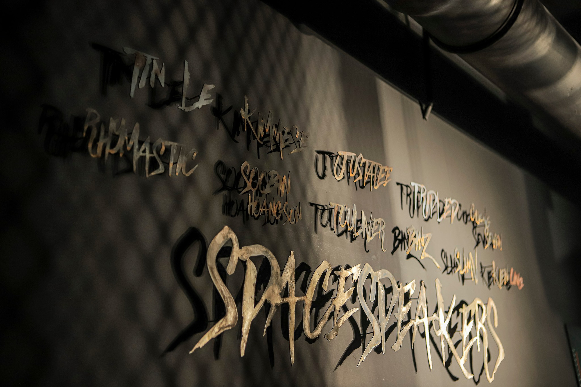 SpaceSpeakers khoe trụ sở sang xịn mịn nhìn như công ty giải trí nước ngoài, đẹp như nào mà netizen thốt lên: Nhà hát của những giấc mơ - Ảnh 12.