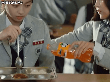 Bị bạn học ép ăn cơm với nước soda cam, nữ sinh phim Hàn này đã có cú đáp trả trò bắt nạt khiến ai nấy đã cái nư! - Ảnh 2.