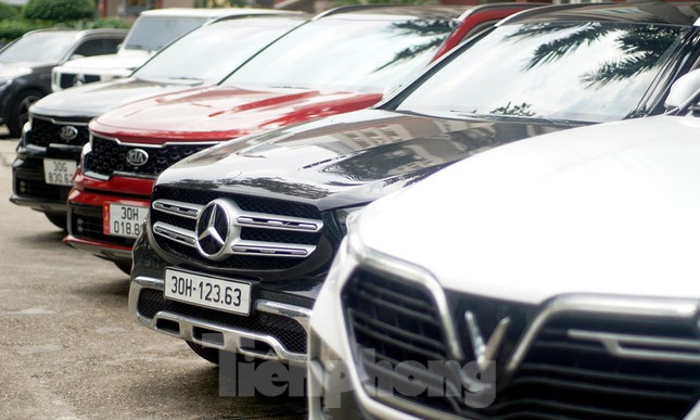 Cận cảnh d&agrave;n si&ecirc;u xe bị thu giữ trong đường d&acirc;y đ&aacute;nh bạc khủng ở H&agrave; Nội - Ảnh 3.