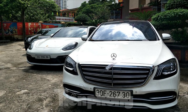 Cận cảnh d&agrave;n si&ecirc;u xe bị thu giữ trong đường d&acirc;y đ&aacute;nh bạc khủng ở H&agrave; Nội - Ảnh 6.