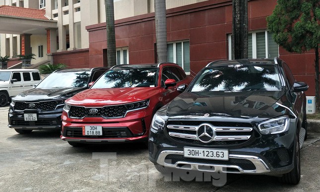 Cận cảnh d&agrave;n si&ecirc;u xe bị thu giữ trong đường d&acirc;y đ&aacute;nh bạc khủng ở H&agrave; Nội - Ảnh 12.