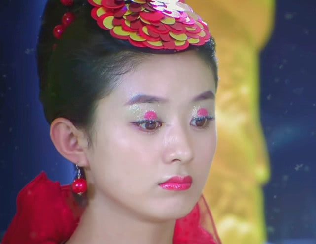 Loạt tạo h&igrave;nh xấu ma ch&ecirc; quỷ hờn tr&ecirc;n phim Trung: Triệu Lệ Dĩnh rủ hội chị em diễn hề, Dương Dương cột t&oacute;c như n&ugrave;i giẻ vậy trời? - Ảnh 2.