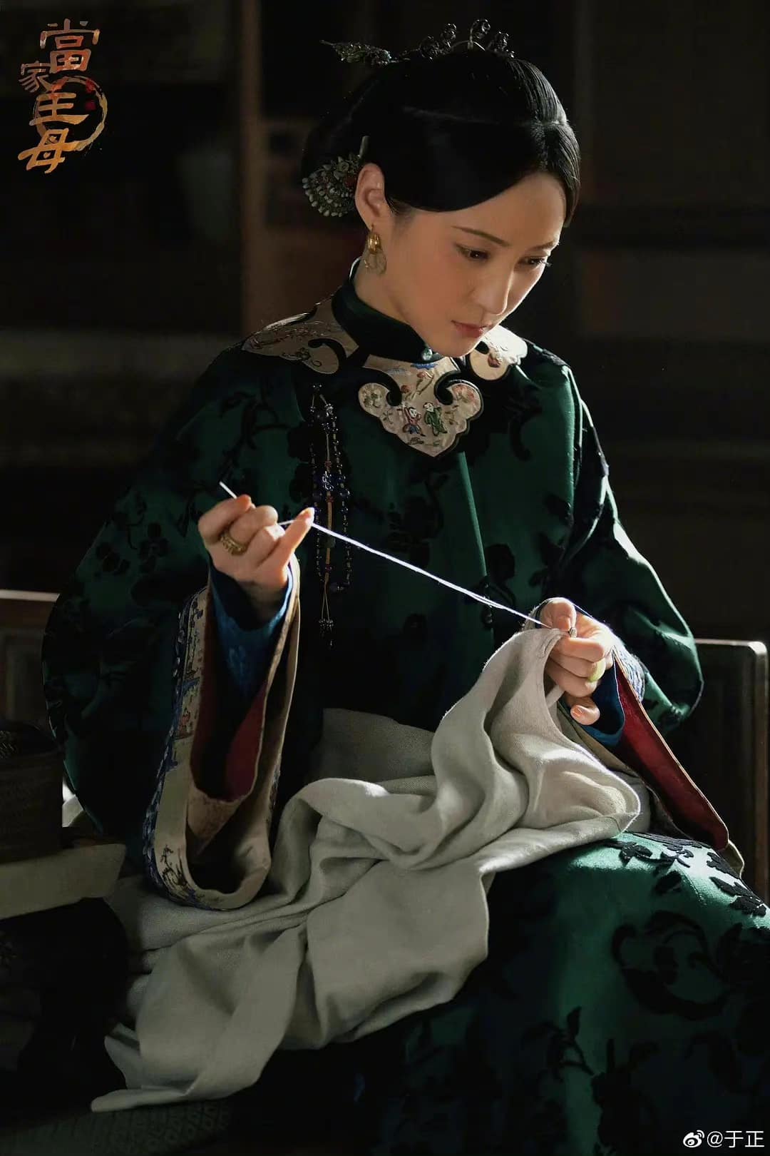 Khó tin nhan sắc trẻ đẹp của mỹ nhân Quỳnh Dao dù đã U50 ở phim mới, thảo nào cứ bị rủ đóng trà xanh Chân Hoàn Truyện! - Ảnh 2. Khó tin nhan sắc trẻ đẹp của mỹ nhân Quỳnh Dao dù đã U50 ở phim mới, thảo nào cứ bị rủ đóng trà xanh Chân Hoàn Truyện! - Ảnh 2.