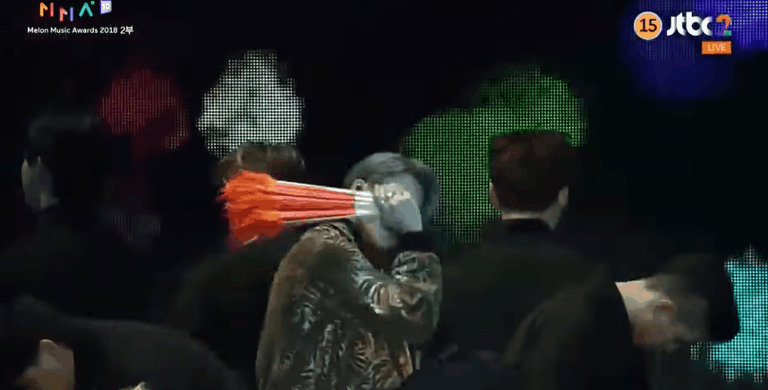 Jimin chinh phục cả giới phóng viên, ai cũng đều công nhận thành viên BTS chính là ông hoàng Intro của Kpop! - Ảnh 15. Jimin chinh phục cả giới phóng viên, ai cũng đều công nhận thành viên BTS chính là ông hoàng Intro của Kpop! - Ảnh 15.