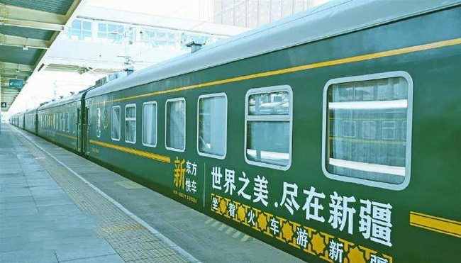 Tàu hỏa xa hoa nhất Trung Quốc: 100 triệu/vé vẫn phải tranh nhau mua, tích hợp cả quán bar, phòng hát, phòng nghỉ khép kín tiện nghi - Ảnh 1.