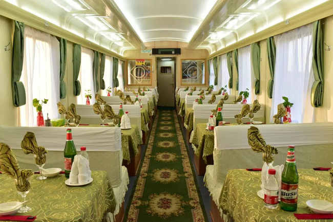 Tàu hỏa xa hoa nhất Trung Quốc: 100 triệu/vé vẫn phải tranh nhau mua, tích hợp cả quán bar, phòng hát, phòng nghỉ khép kín tiện nghi - Ảnh 11.