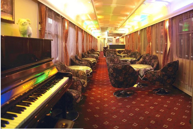 Tàu hỏa xa hoa nhất Trung Quốc: 100 triệu/vé vẫn phải tranh nhau mua, tích hợp cả quán bar, phòng hát, phòng nghỉ khép kín tiện nghi - Ảnh 13.