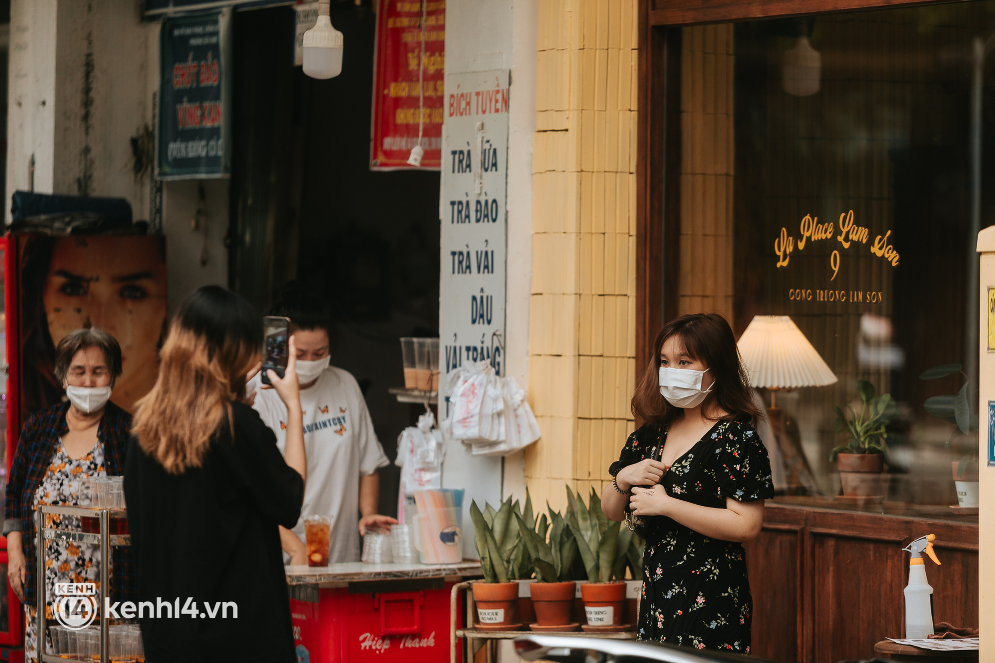 Giữa mùa dịch, một hãng cà phê đình đám mở tới 2 chi nhánh mới ở Sài Gòn: Giới trẻ đang kéo nhau check-in rần rần! - Ảnh 7.