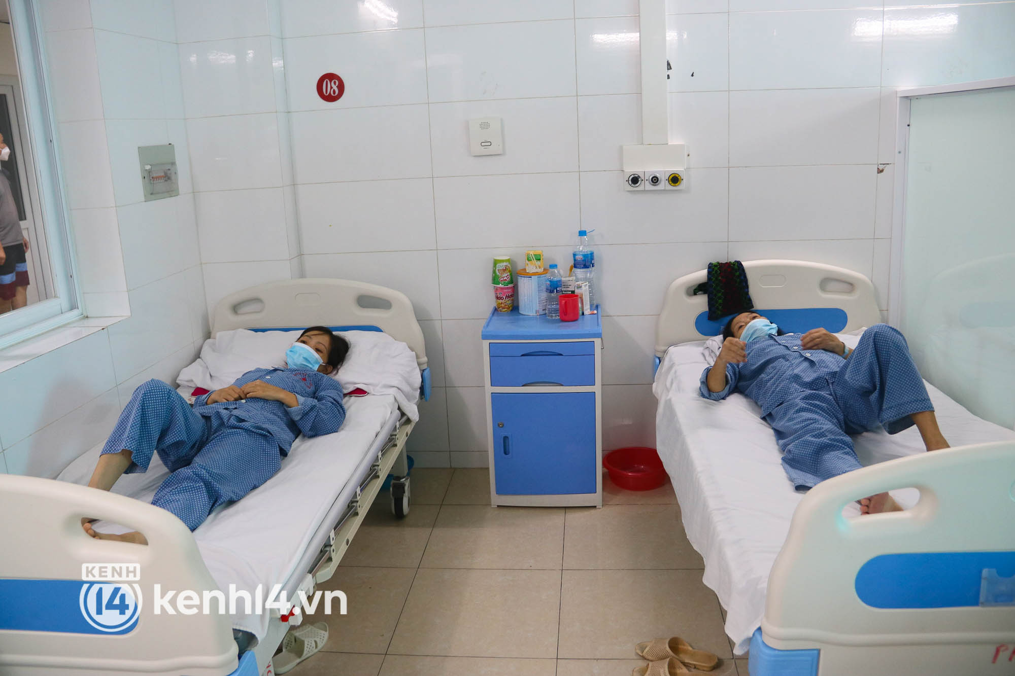 Ảnh: Bên trong khu điều trị bệnh nhân nặng từ BV Việt Đức chuyển qua BV Thanh Nhàn - Ảnh 7.