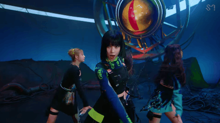 aespa tung MV comeback: Nhạc nặng đô và đồ hoạ đậm chất phép thuật Winx, 4 thành viên AI cũng nhảy múa góp vui - Ảnh 2.