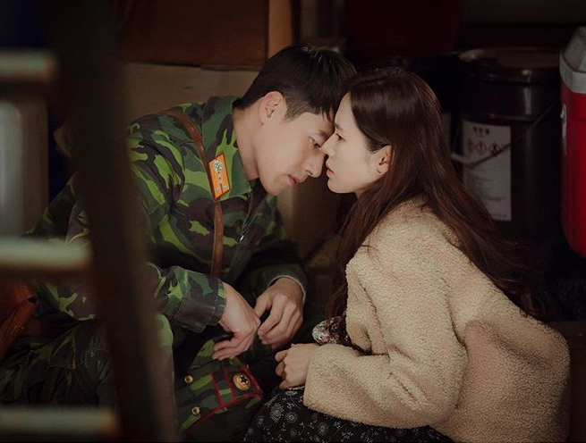 Son Ye Jin từng tát lật mặt Hyun Bin vì đã hôn còn chọn hướng, nhìn anh nhà giật mình ngã ngửa mà chết cười - Ảnh 7.