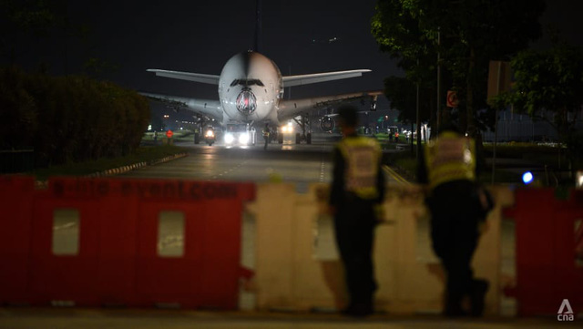 Hình ảnh độc nhất vô nhị: Siêu máy bay A380 xếp hàng đi trên đường phố Singapore và cái kết buồn cho những gã khổng lồ của bầu trời  - Ảnh 1.