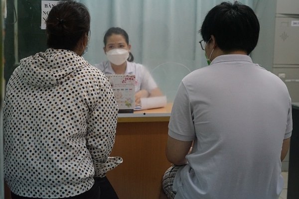 Nữ sinh nhập viện t&acirc;m thần v&igrave; &aacute;p lực học online: BS bất ngờ v&igrave; vết thương tr&ecirc;n cơ thể - Ảnh 1.
