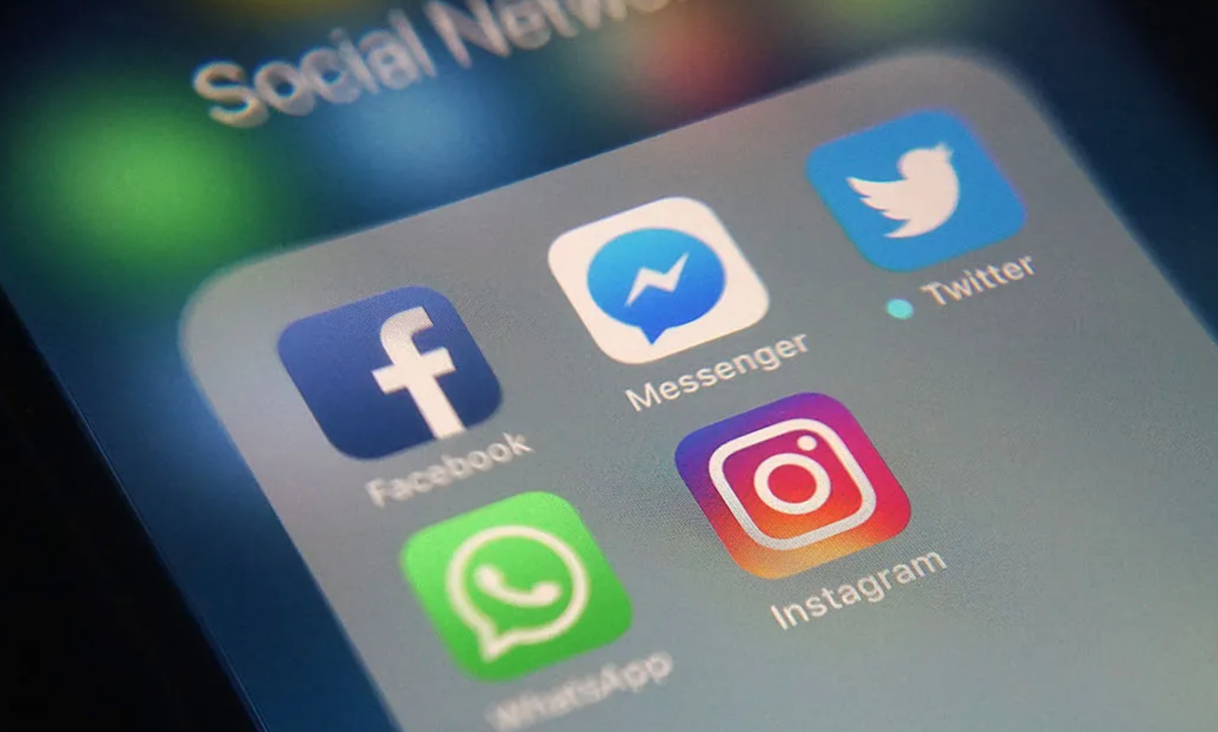 Kh&oacute; tin: Facebook bị sập tới gần 9 giờ đồng hồ, nhưng đ&acirc;y c&oacute; phải l&agrave; kỷ lục lỗi l&acirc;u nhất trong lịch sử? - Ảnh 1.