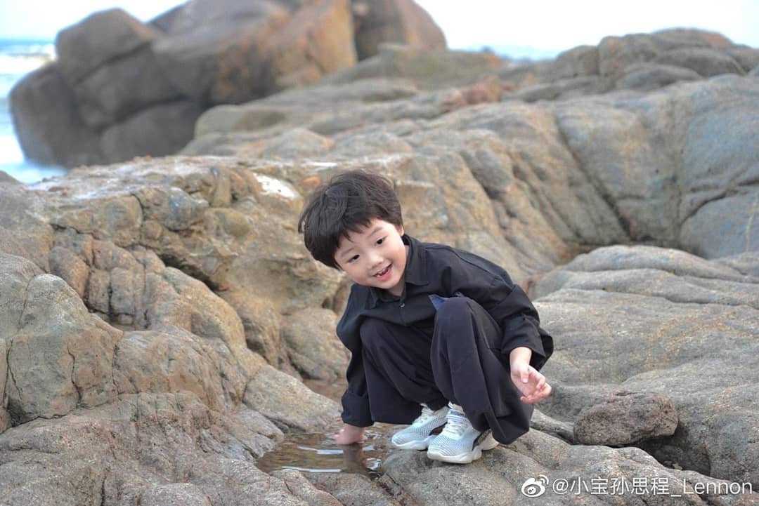 Tiểu Bảo bỏ Hạ ti&ecirc;n sinh đi theo ba mẹ mới to&agrave;n visual cực phẩm, tưởng ai xa lạ h&oacute;a ra l&agrave; anh trai Triệu Lộ Tư? - Ảnh 9.