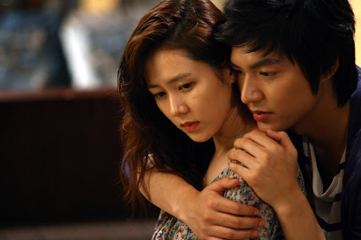 Hyun Bin từng bị soi bàn tay hư ở cảnh ôm Son Ye Jin, tình cảm lộ liễu quá đấy anh chị ơi! - Ảnh 6.