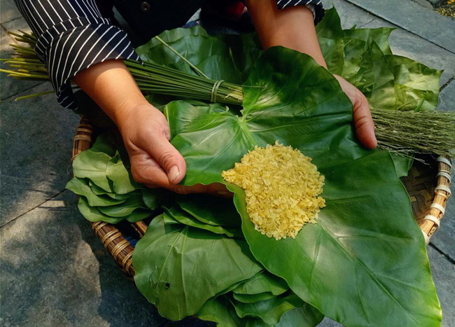 Cốm cuối mùa, ai cũng muốn tranh thủ ăn nhưng ăn sao vừa tốt cho sức khỏe, da lại mịn đẹp thì ít ai nắm rõ chiêu này - Ảnh 1.