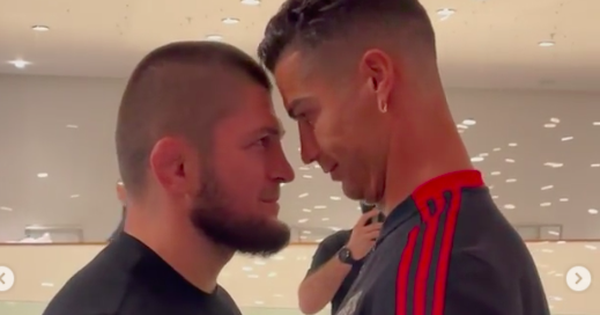 Ronaldo chạm mặt cực căng, đòi quật ngã võ sĩ huyền thoại Khabib - Ảnh 1.